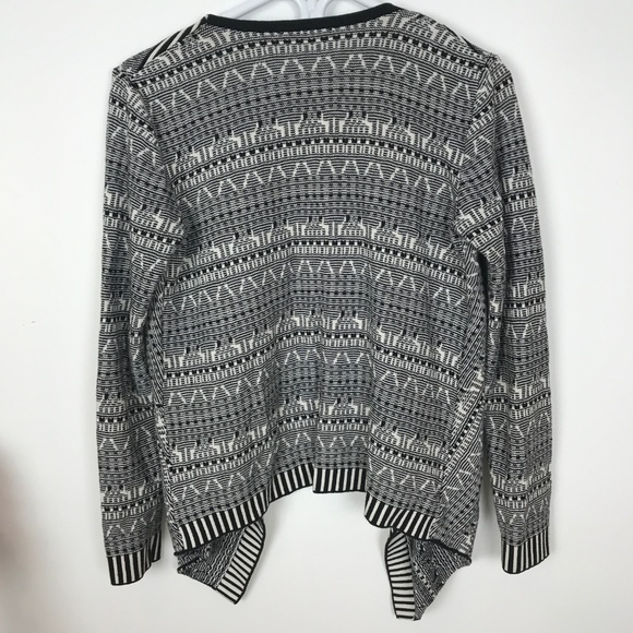 BLACK & WHITE Boho Aztec Sweater - Picture 4 of 4